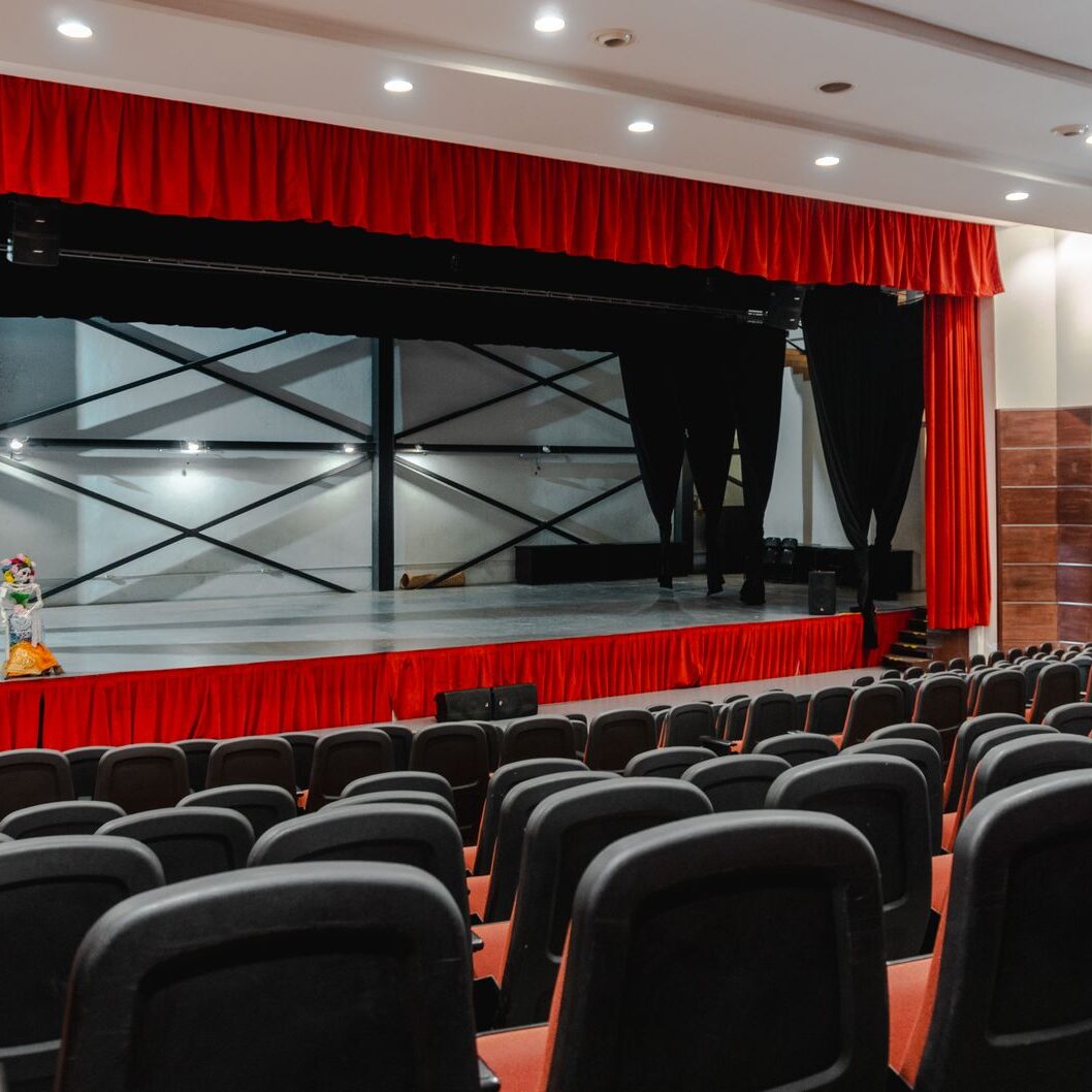 ozdobnik empty seats in theater